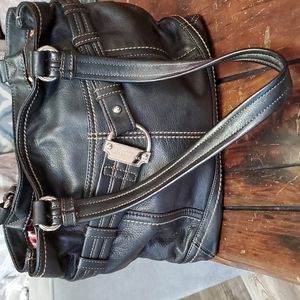 ROOMY Tignanello leather handbag. Lots of pockets!